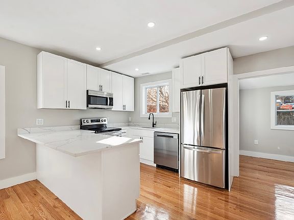 5th image of 77 Reed Ave #2