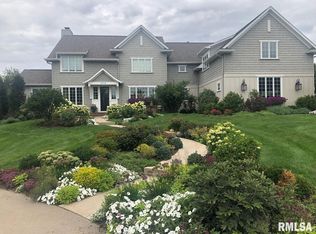 5719 Remington Rd N, Bettendorf, IA 52722