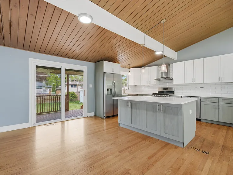 166 W Bradley St — Photo 17
