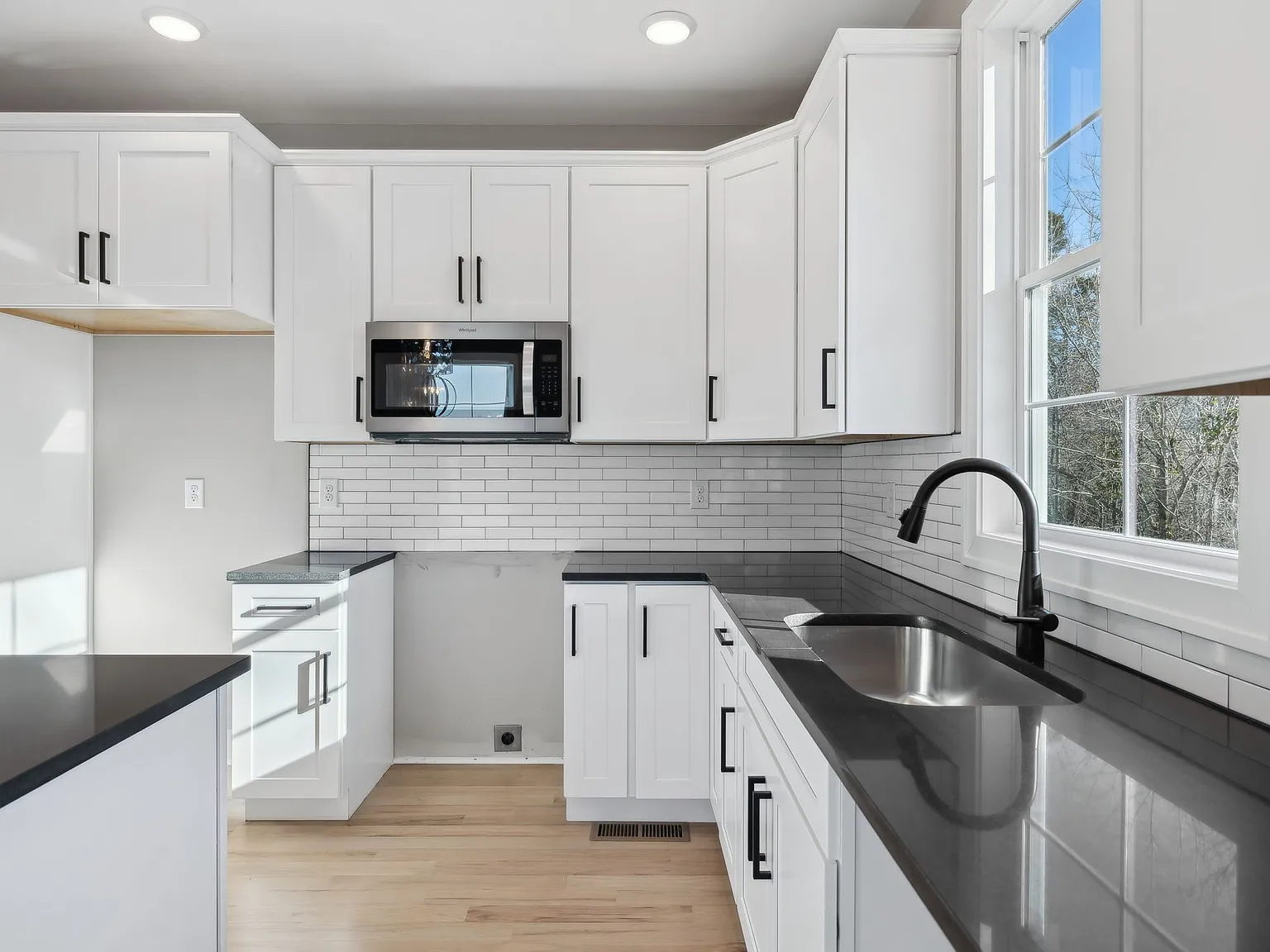3 bed, 1742 sqft, $2,500 — Photo 4