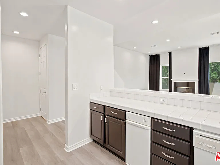 4940 Laurel Canyon Blvd #102 — Photo 5