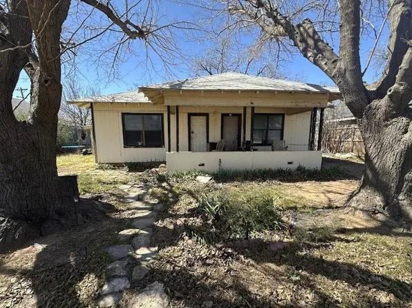 503 N Cedar St, Seymour, TX 76380