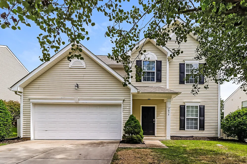 3 bed, 2.5 bath, 2082 sqft, $2,295 — Photo 1