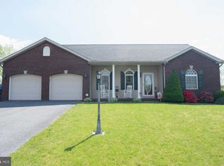 1652 Malibu Dr, Chambersburg, PA 17202