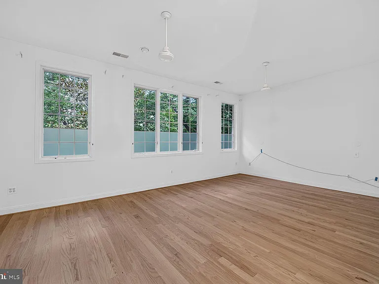 8309 Old Seven Locks Rd — Photo 33