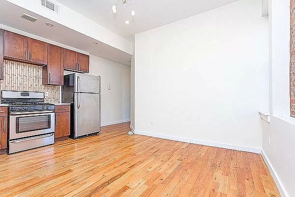 1st image of 591 Franklin Ave #9CJ