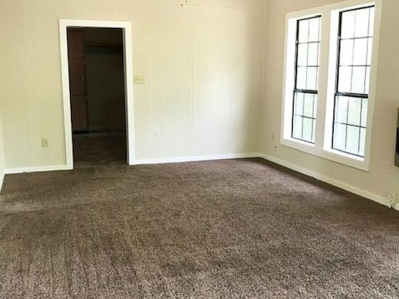 4th image of 1004 Avenue F