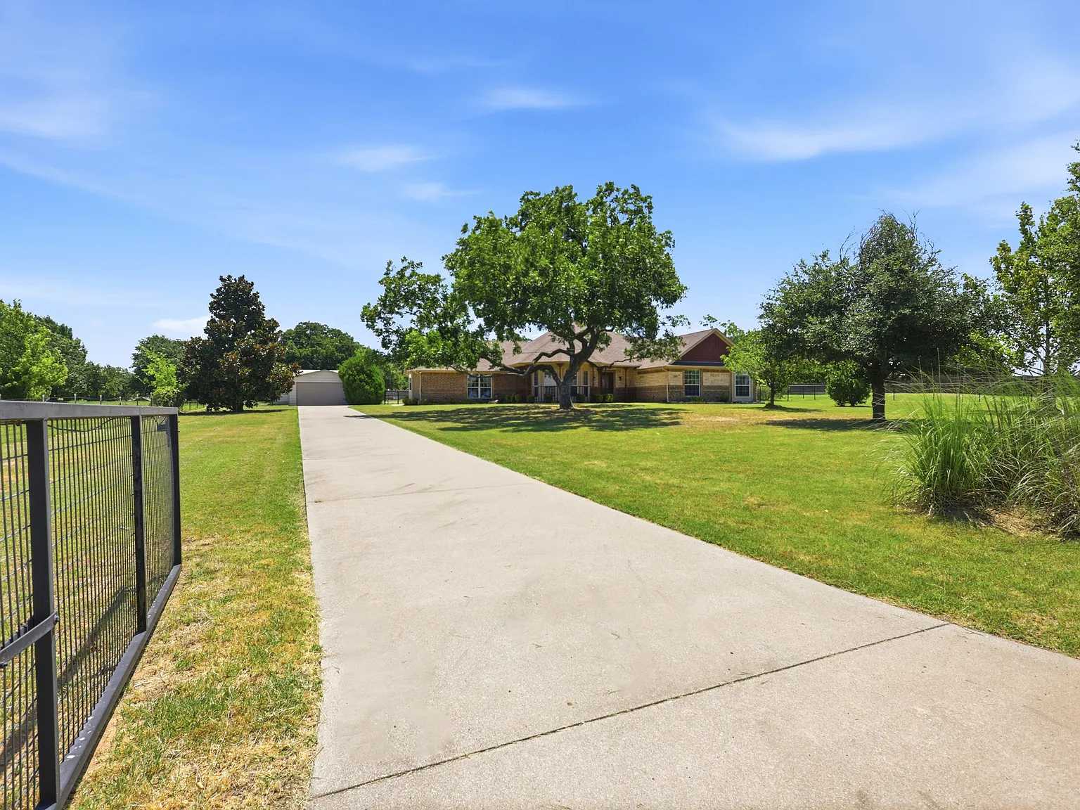 3 bed, 1970 sqft, $3,000 — Photo 2