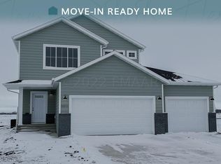 10211 Burgundy Dr W, Horace, ND