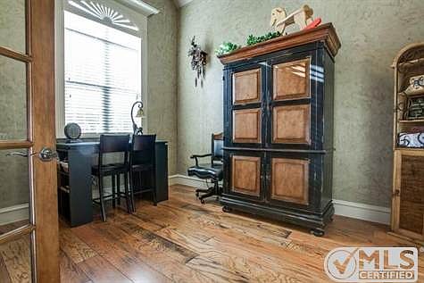 5th image of 401 Marquis Ln