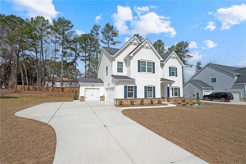 4 bed, 2.5 bath, 2662 sqft, $2,800 — Photo 1