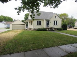 305 Park Ave, Strawberry Point, IA 52076