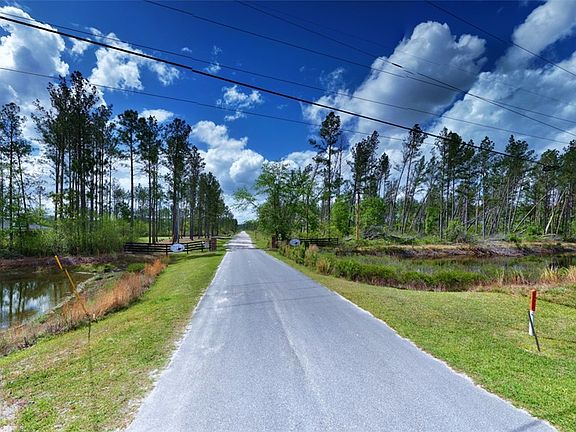 2nd image of 120 S Farms Edge Rd