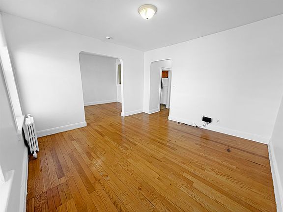 2nd image of 535 Washington St APT 2