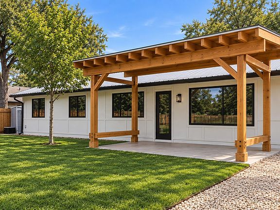 4th image of 3917 Leafield Dr
