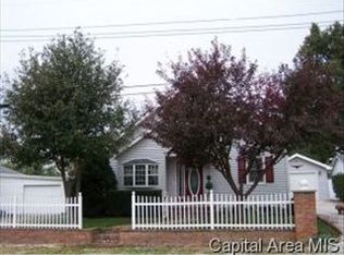 53 S Broadway St, Winchester, IL 62694