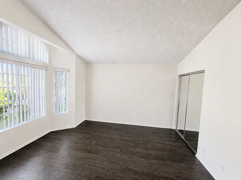 1133 Mira Mar Ave — Photo 12