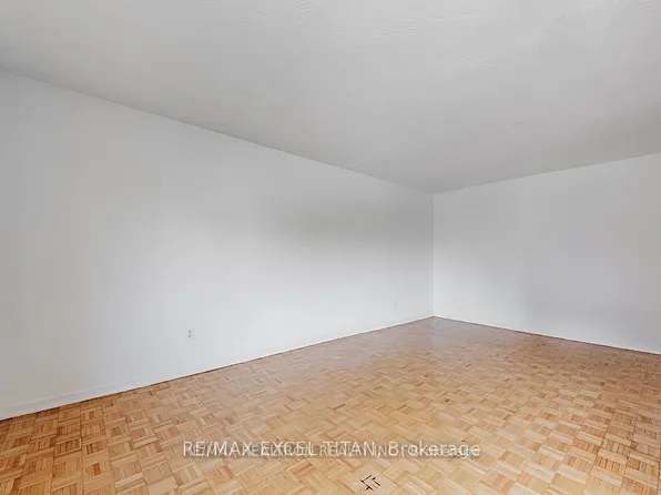 165 Colborne Ave #402, Richmond Hill, ON L4C 2K2