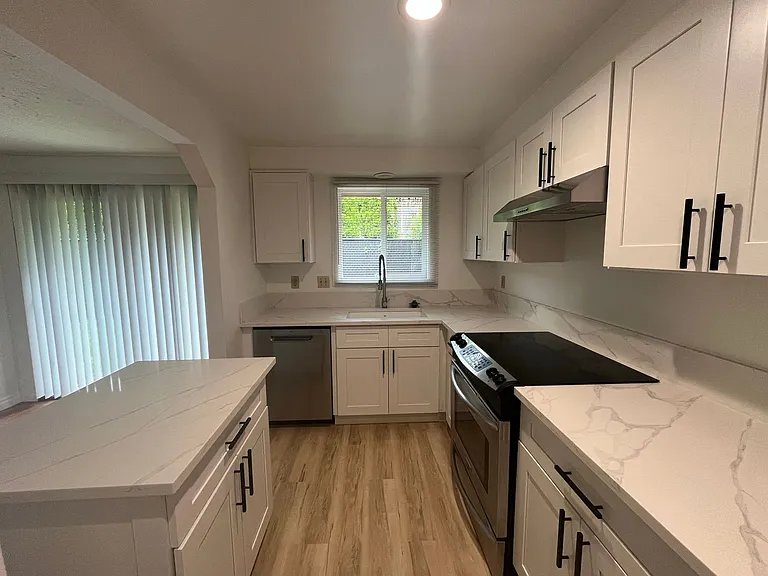 2780 Oxford St — Photo 5
