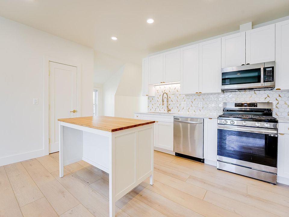 Kitchen with brand new Samsung appliances