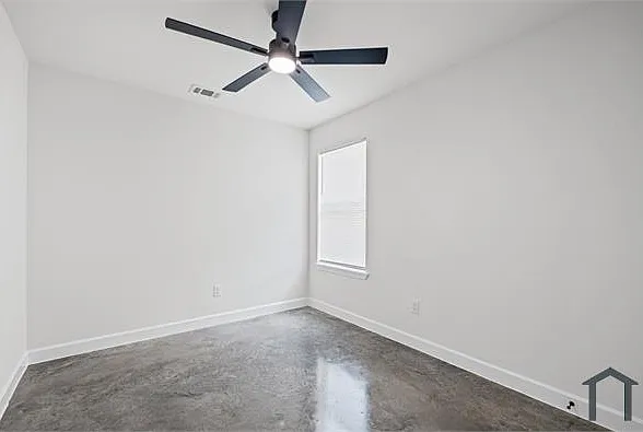 721 Eva St — Photo 11