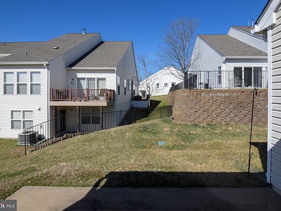 3rd image of 20 Fawn Ln #31-1