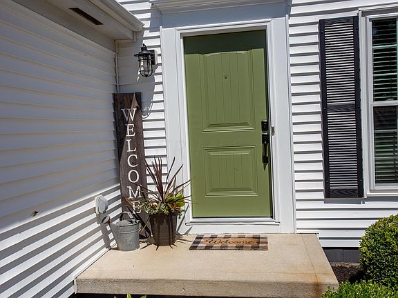 4th image of 530 Harrington Dr