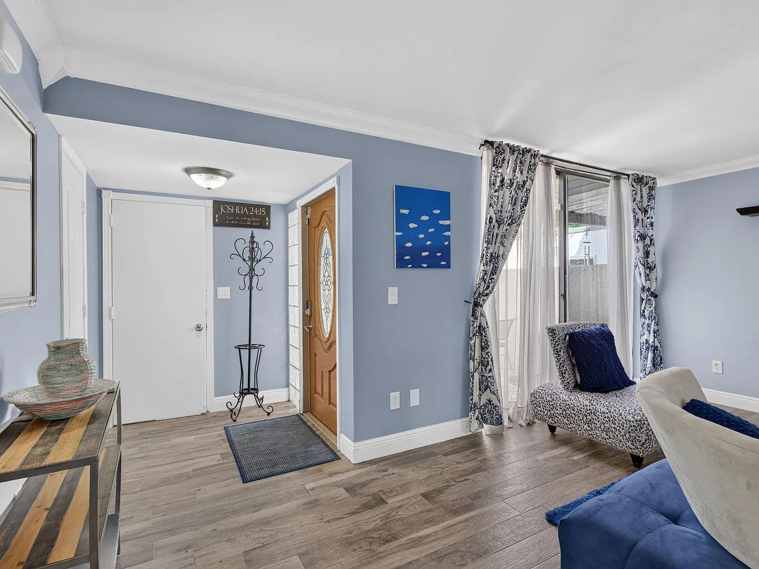 3 bed, 2.5 bath, 2070 sqft, $5,000 — Photo 4