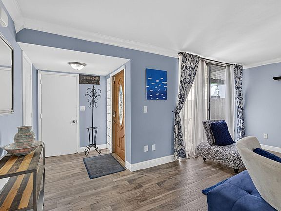 4th image of 20533 NE 6th Ct