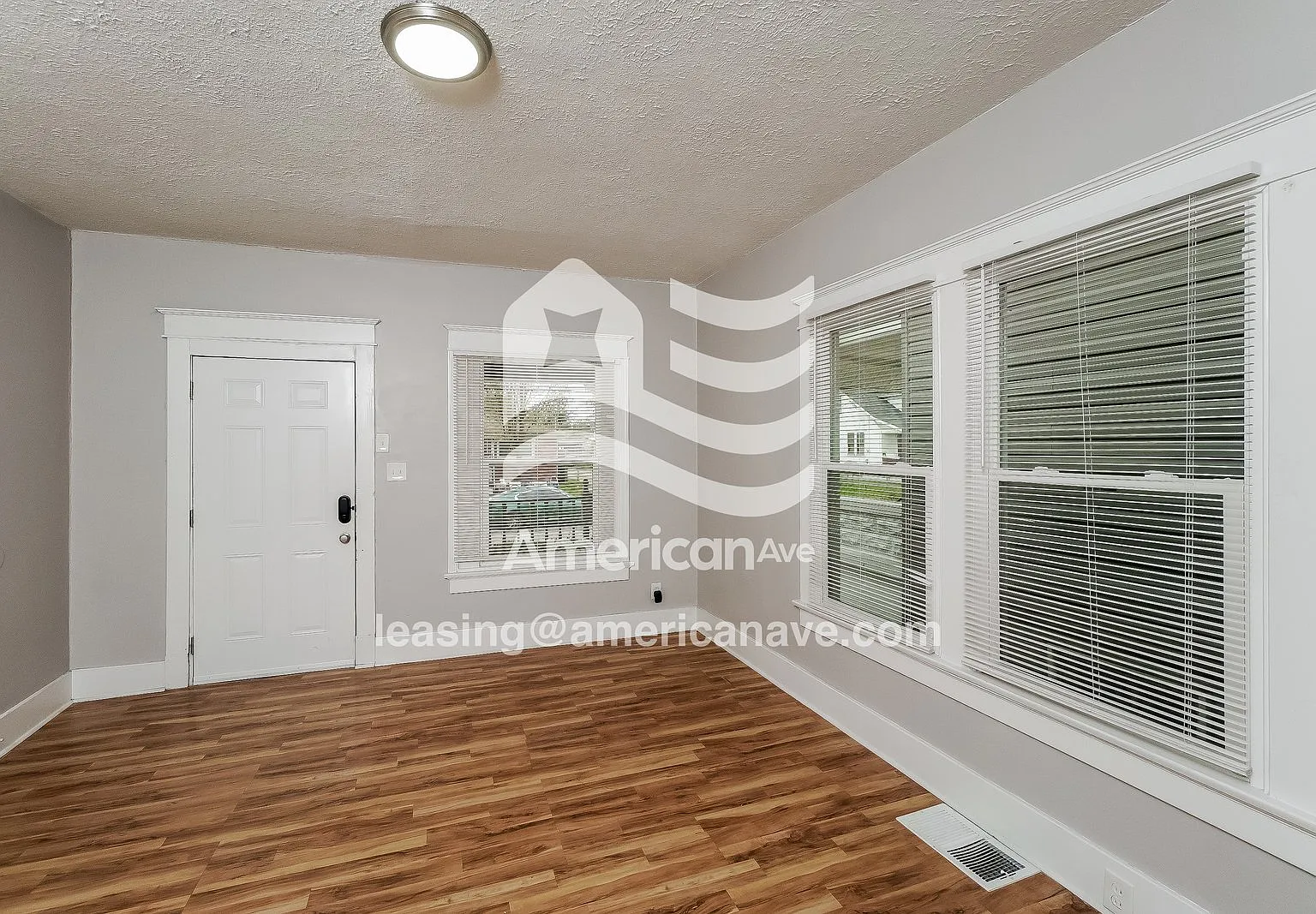 3 bed, 1.0 bath, 1003 sqft, $1,181 — Photo 3