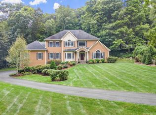 18 Old Trolley Rd, Ridgefield, CT 06877