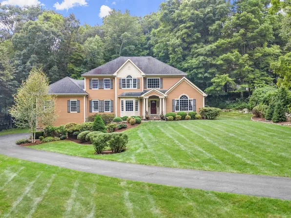 18 Old Trolley Road, Ridgefield, CT 06877