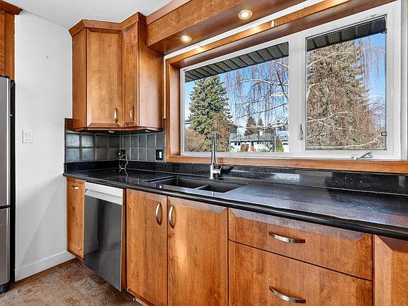 5th image of 16 Heston St NW