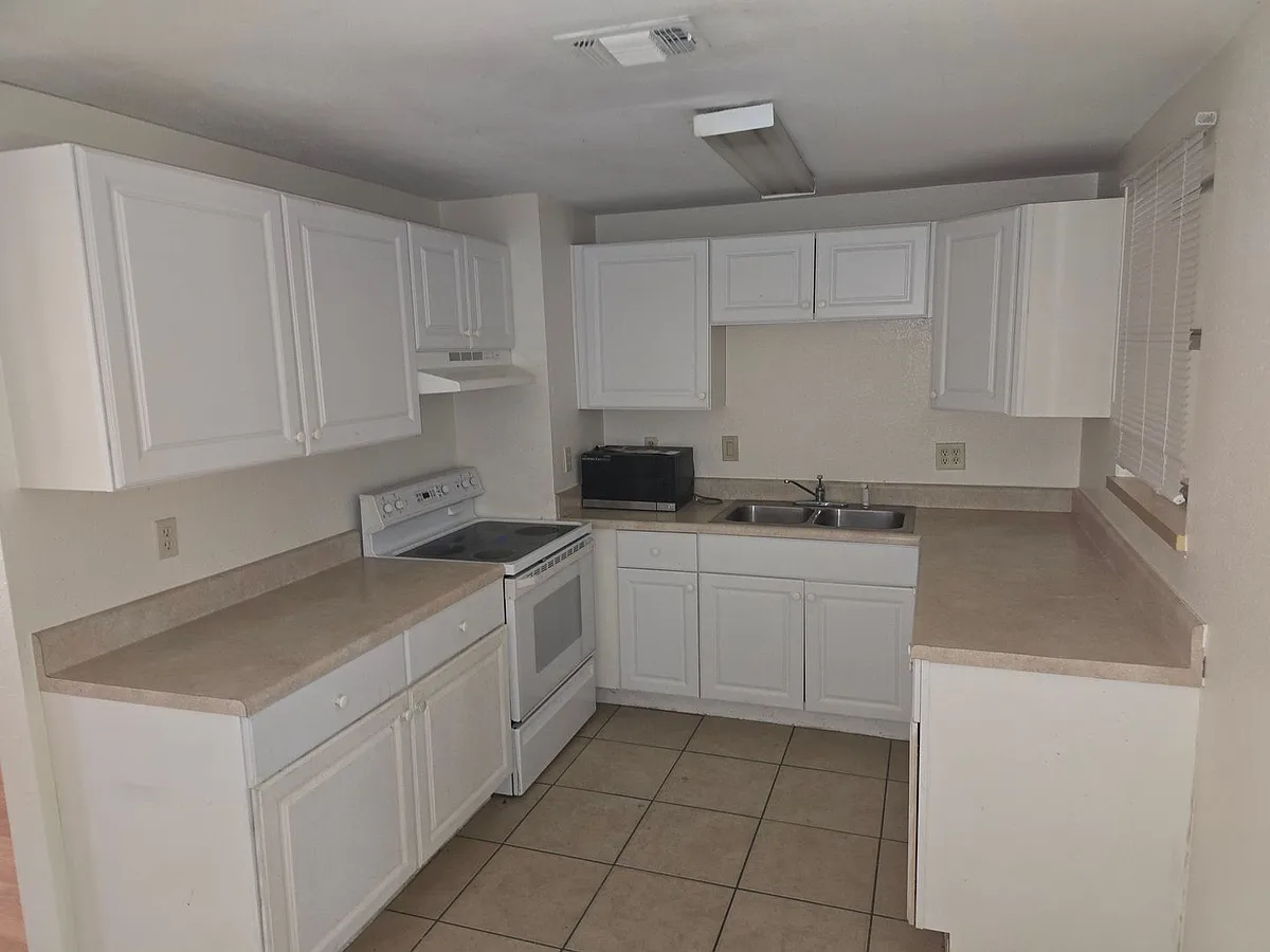 Building Photo - 4335 Pallas Ave