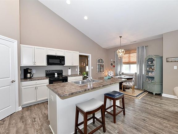 3rd image of 128 Coatsville Dr