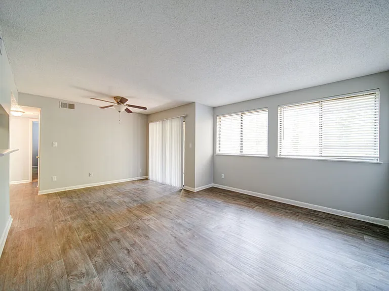 Foxcroft Apartments — Photo 7