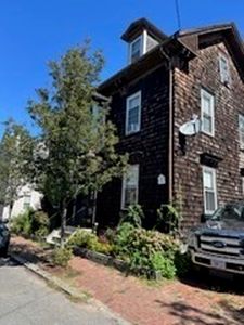 13 Pleasant St, Salem, MA, 01970