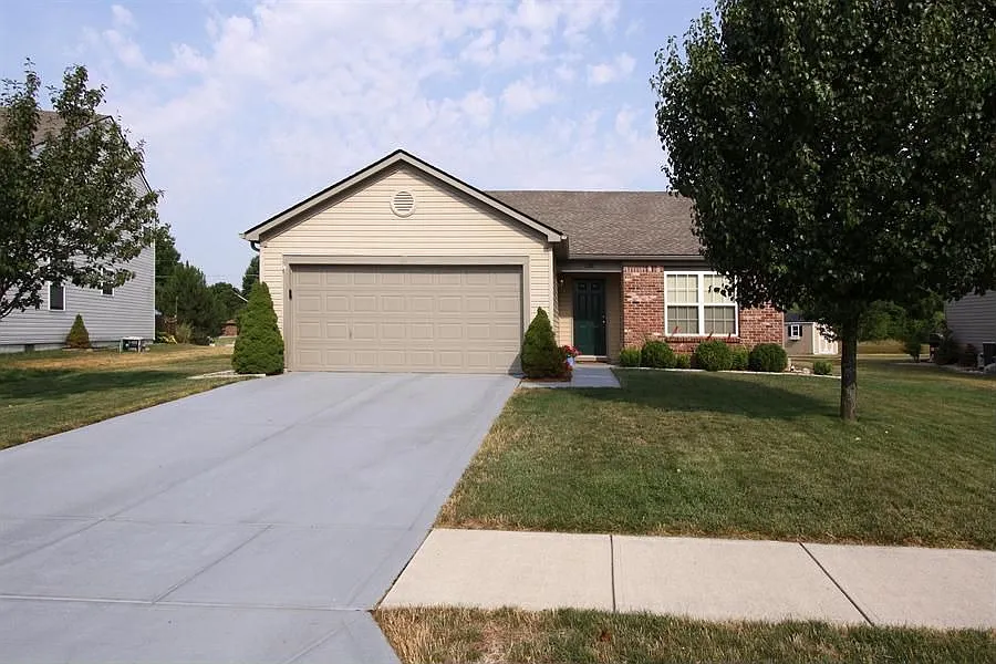 1388 Fall Ridge Dr photo 1