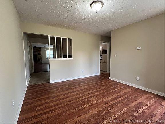 3rd image of 1427 E Line Ave