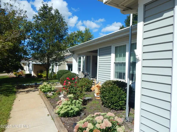 1038A Canterbury Drive, Manchester, NJ 08759