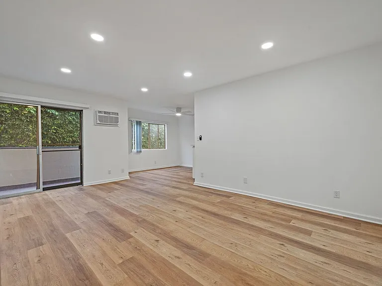 911 Havenhurst Drive (#840) — Photo 3