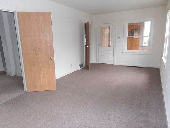 3rd image of 240 E Irvington Ave