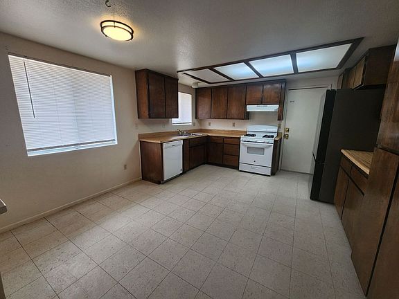 3rd image of 73572 Cactus Dr