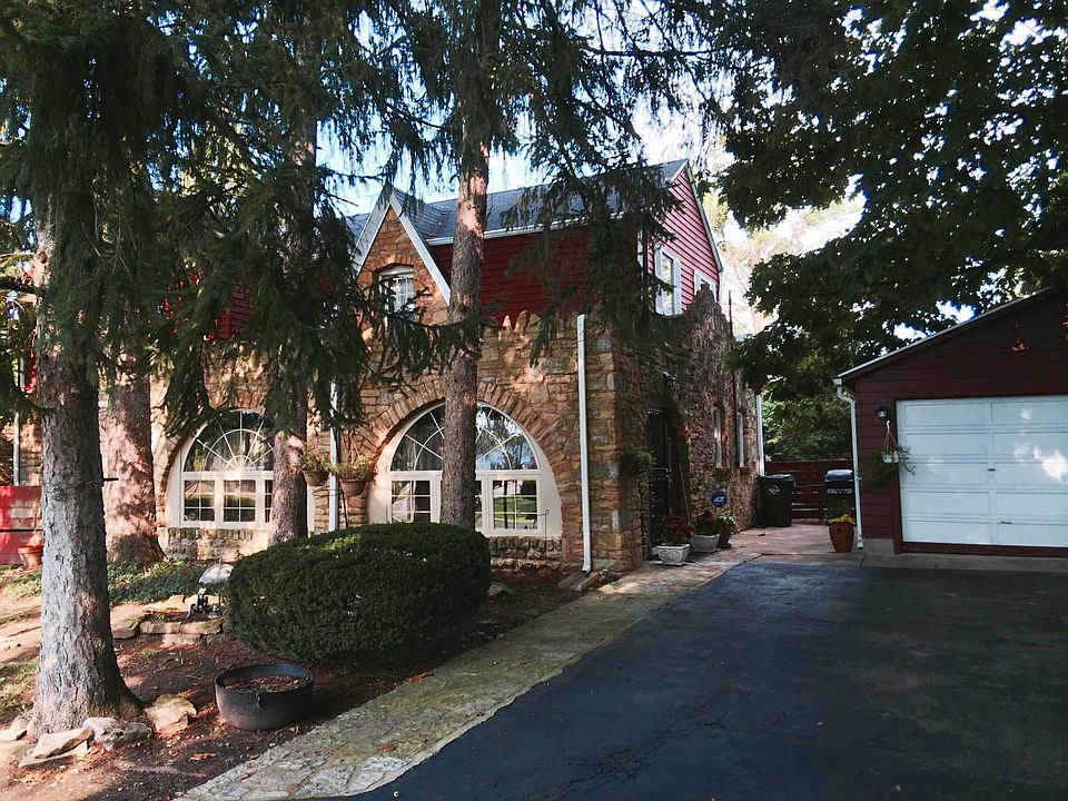 Spacious Garage