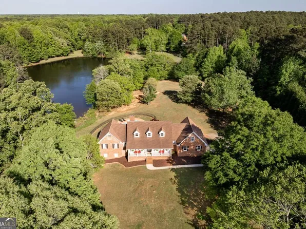 136 Hidden Lake Dr, Hull, GA 30646