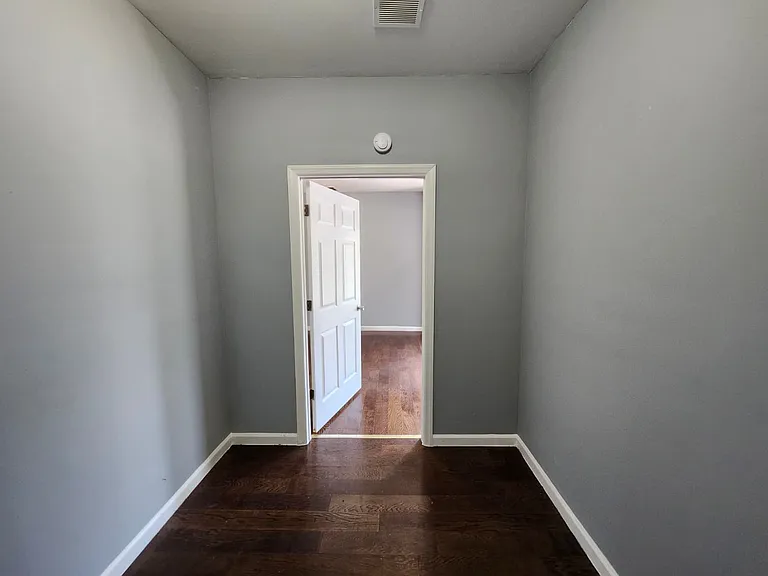 152 S 10th St #3E — Photo 9