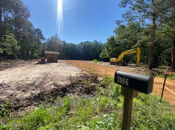 7066 Dubys Ln, Long Beach, MS 39560