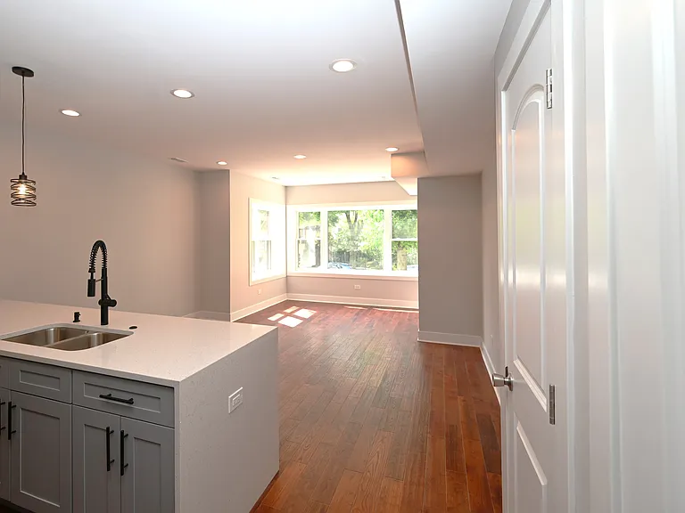 1630 W Thorndale Ave #1 — Photo 2