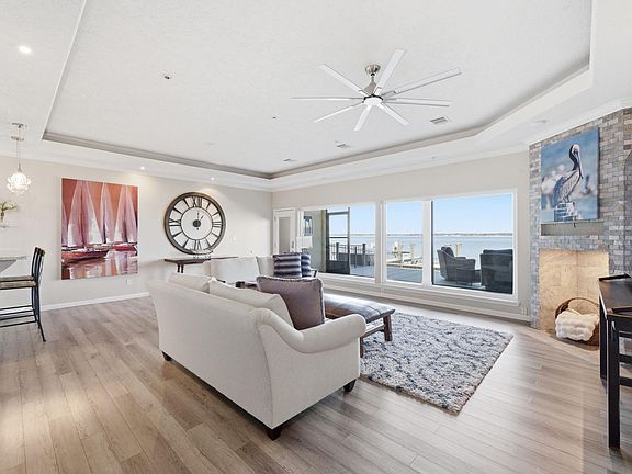 5th image of 2 Regency Point