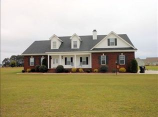 202 Edgerton Farm Dr, Pikeville, NC 27863